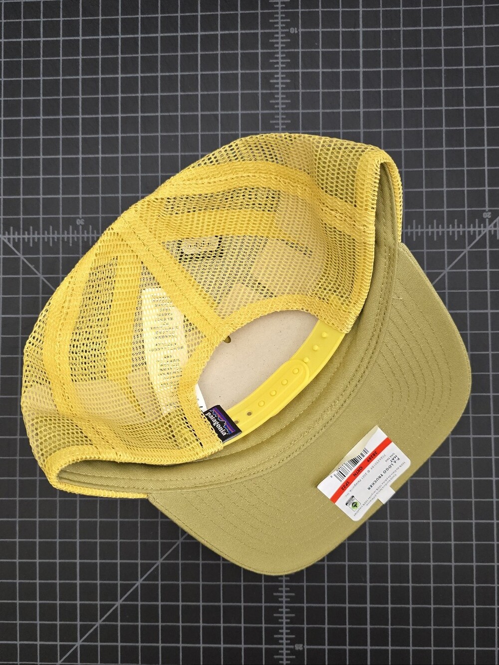 PATAGONIA P-6 LOGO TRUCKER HAT - OAR TAN - Picture 9 of 10